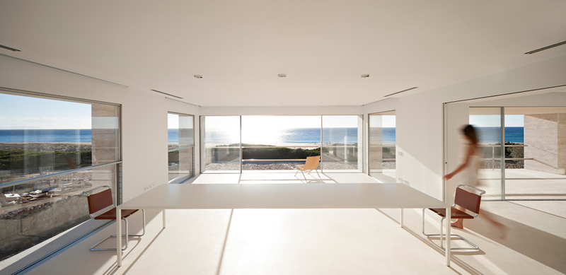 Illustration for article titled The perfect summer house is in a perfect beach in Cádiz, Spain